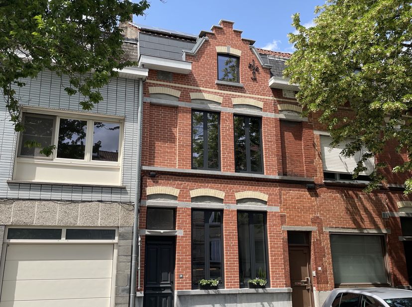 * LANCEERPRIJS VANAF 395.000 EUR *&lt;br /&gt;
Kijkweekend 21 en 22 juni (enkel op afspraak)&lt;br /&gt;
&lt;br /&gt;
Instapklare burgerwoning. Unieke combinatie van ka